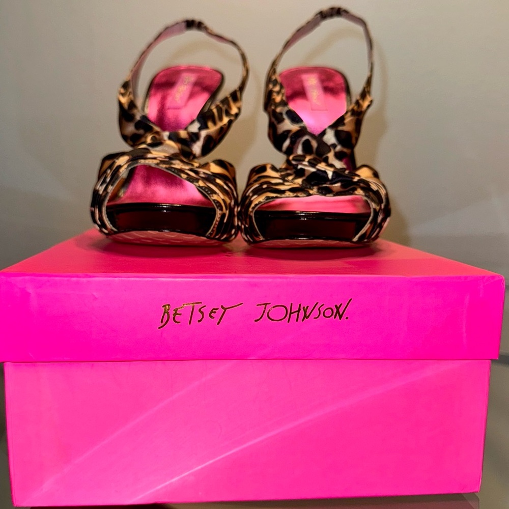 Betsy Johnson Leopard High Heel Stilettos Sz 10, Brand New.